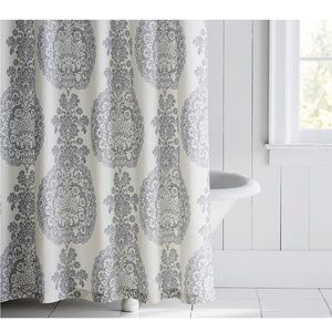 VGUC Pottery Barn Lucianna Medallion shower curtain